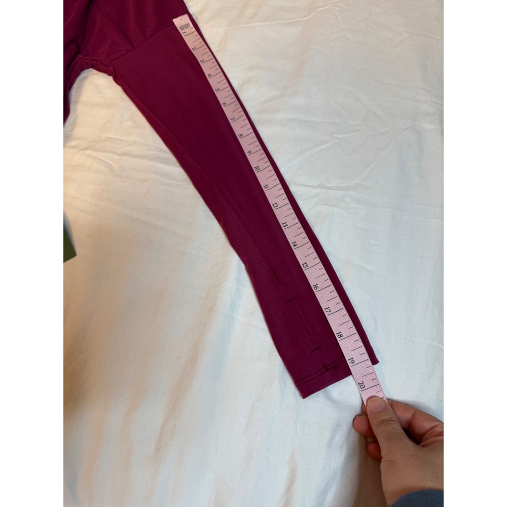 Halara Long Sleeve Built-in Bra Top Burgundy Thumbhole Curved Hem XS NWT - Picture 7 of 10